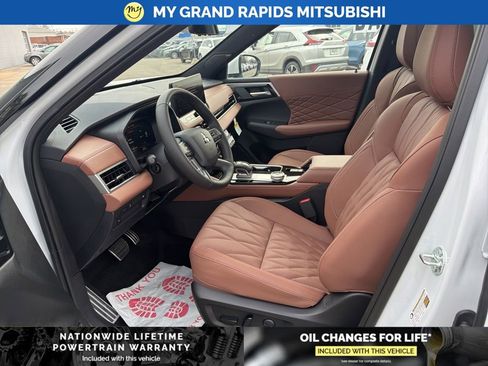 New 2026 Mitsubishi Outlander SEL image 13