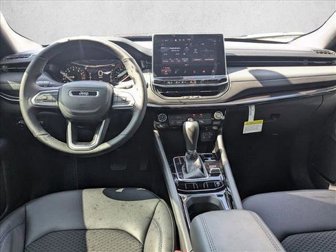 New 2026 Jeep Compass Latitude image 15