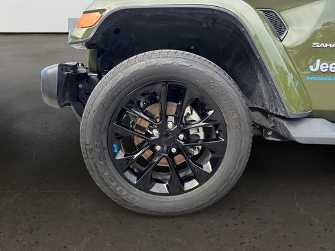 Used 2023 Jeep Wrangler Unlimited Sahara AWD/4WD image 10