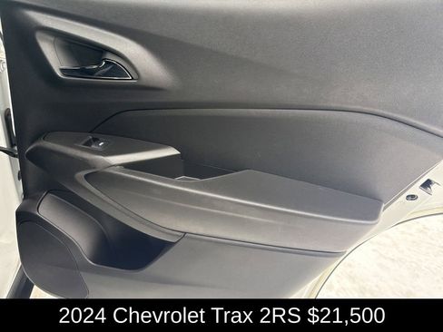 Used 2024 Chevrolet Trax RS w/ Sunroof Package image 17