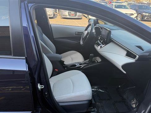 Used 2022 Toyota Corolla LE image 9