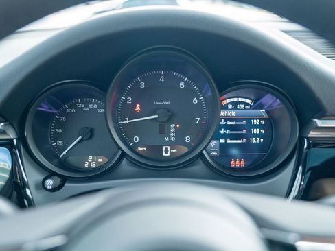 New 2026 Porsche Macan image 16