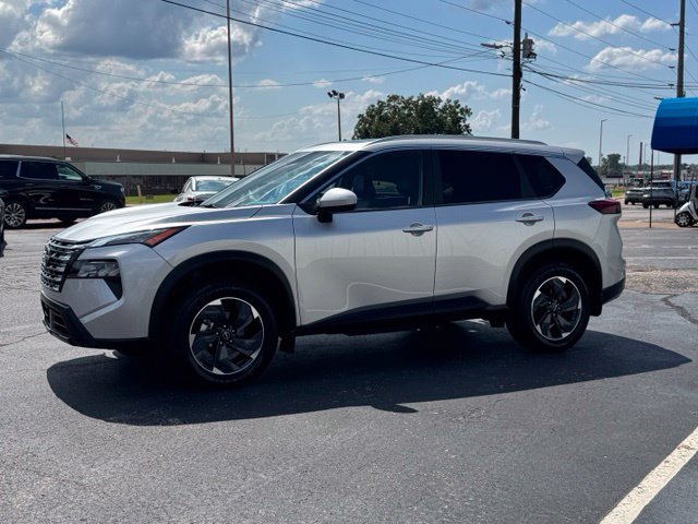 Used 2025 Nissan Rogue SV w/ SV Premium Package AWD/4WD image 3