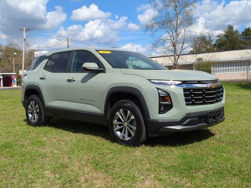 Used 2025 Chevrolet Equinox LT image 2