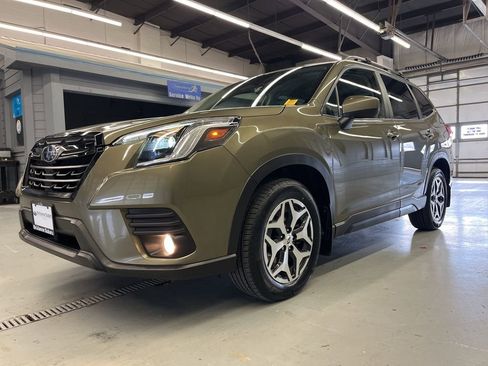 Certified 2022 Subaru Forester Premium image 4