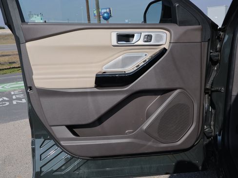 Used 2022 Ford Explorer Platinum w/ Equipment Group 601A image 12