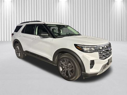 New 2026 Ford Explorer Active w/ Active Comfort Package AWD/4WD image 2
