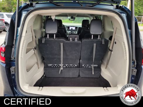 Used 2023 Chrysler Pacifica Touring-L FWD image 13