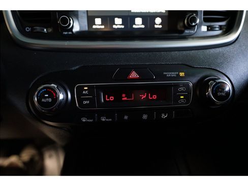 Used 2019 Kia Sorento LX image 17