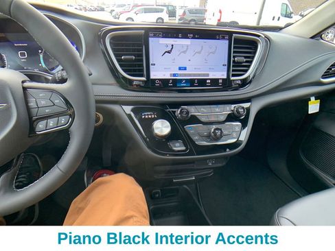 New 2026 Chrysler Pacifica Select image 18