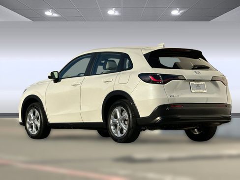 Certified 2023 Honda HR-V LX image 3