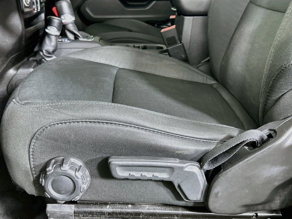Used 2020 Jeep Wrangler Sport AWD/4WD image 19