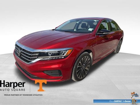 Used 2022 Volkswagen Passat 2.0T image 1