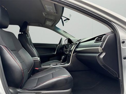 Used 2016 Toyota Camry SE image 12