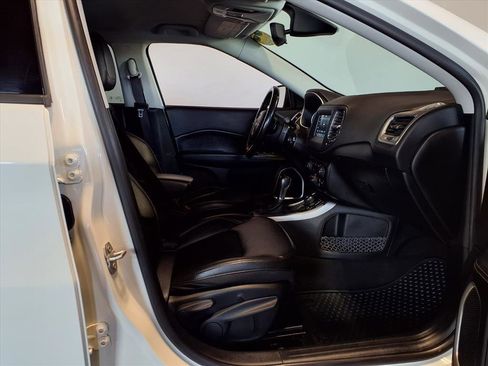 Used 2021 Jeep Compass Latitude image 12