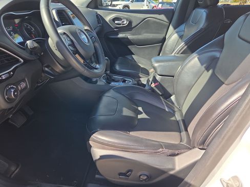 Used 2020 Jeep Cherokee Latitude Plus AWD/4WD image 23
