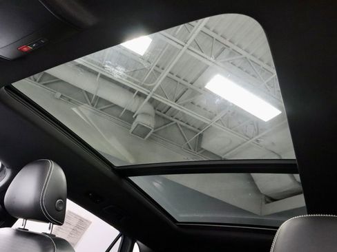 Used 2021 Volkswagen Atlas Cross Sport SE w/ Panoramic Sunroof Package image 33