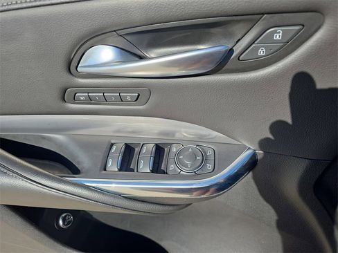 Used 2024 Cadillac XT4 Premium Luxury image 28