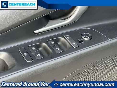 Used 2021 Hyundai Elantra Limited image 15