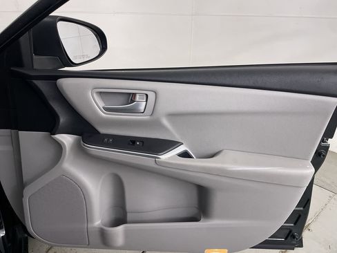 Used 2017 Toyota Camry LE image 23