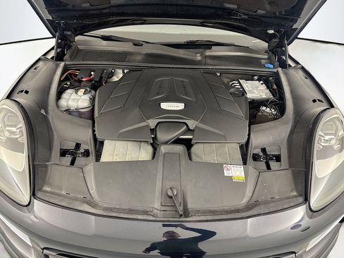 Used 2023 Porsche Cayenne Platinum Edition AWD/4WD image 30