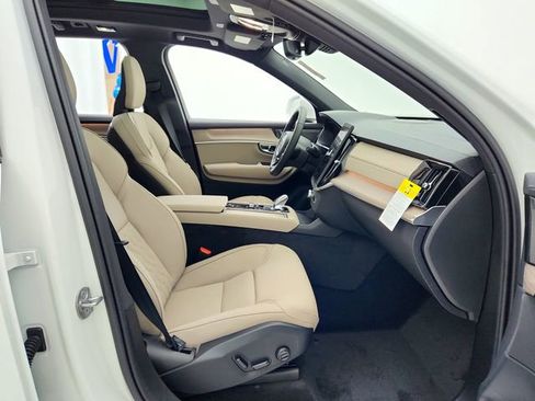 New 2025 Volvo XC90 B6 Plus w/ Protection Package Premier image 18