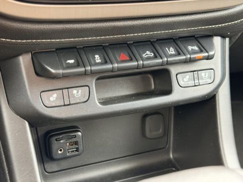 Used 2020 GMC Canyon Denali image 17