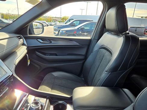 New 2025 Jeep Grand Cherokee L Laredo image 22