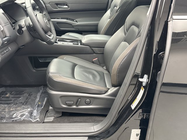 Used 2024 Nissan Pathfinder SL w/ SL Premium Package AWD/4WD image 11