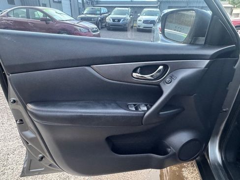 Used 2015 Nissan Rogue S FWD image 13