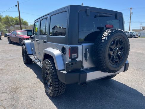 Used 2018 Jeep Wrangler Unlimited Sahara w/ Connectivity Group AWD/4WD image 7