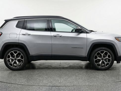 Used 2025 Jeep Compass Limited image 11