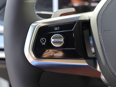 Used 2025 BMW i7 M70 w/ Executive Package AWD/4WD image 18
