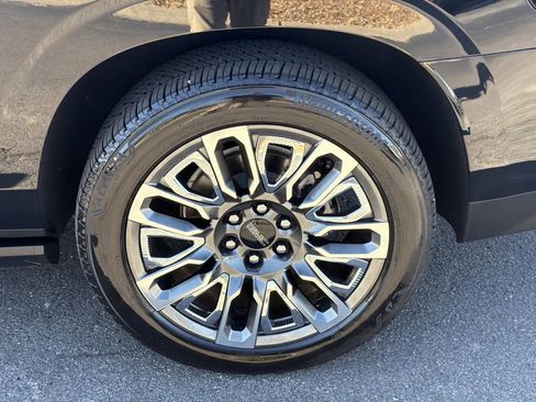 Used 2023 GMC Yukon XL Denali Ultimate image 11