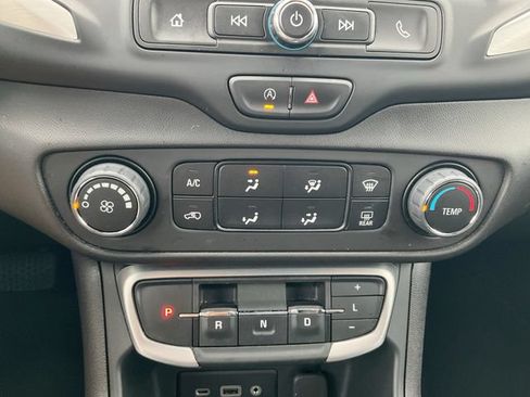 Used 2024 GMC Terrain SLE AWD/4WD image 15