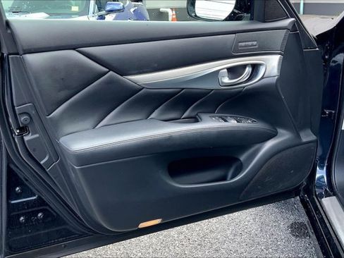 Used 2018 INFINITI Q70 Luxe AWD/4WD image 23