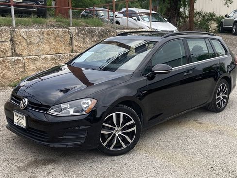 Used 2016 Volkswagen Golf Limited Edition image 1