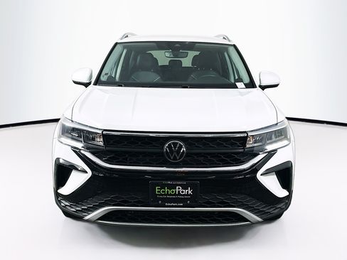 Used 2023 Volkswagen Taos SE FWD image 2