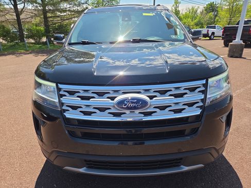 Used 2018 Ford Explorer XLT w/ Equipment Group 202A AWD/4WD image 8