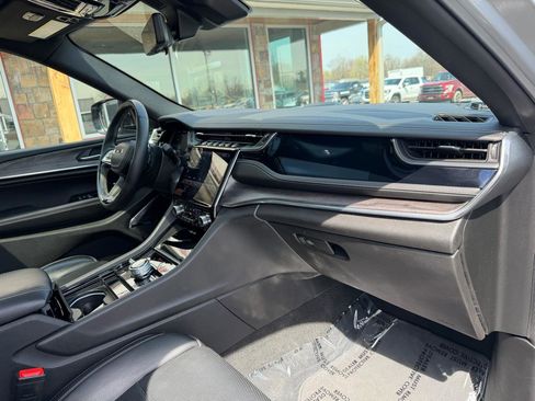 Used 2022 Jeep Grand Cherokee Overland w/ Advanced Protech Group III image 22