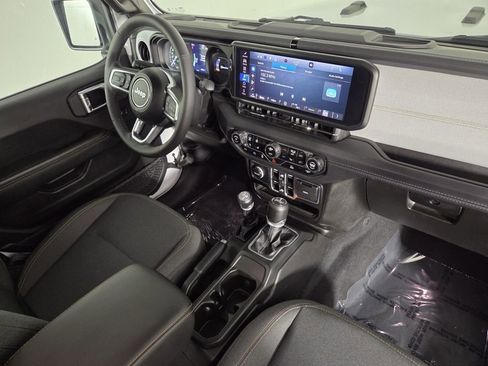 Certified 2025 Jeep Wrangler Sahara image 35