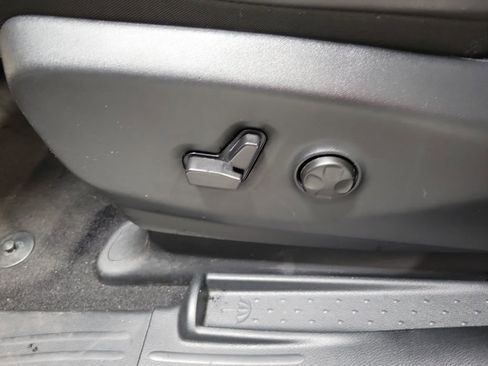 Used 2025 Chrysler Pacifica Limited image 27