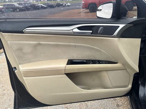 Used 2015 Ford Fusion SE FWD image 9