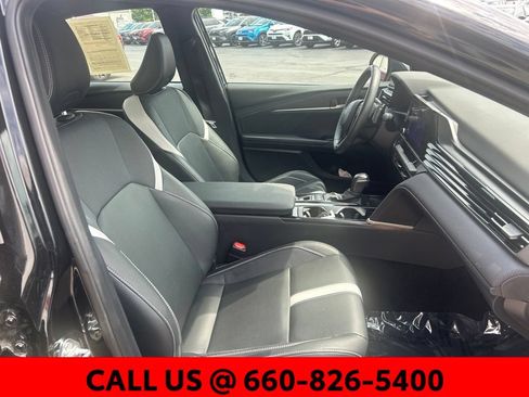 Used 2025 Toyota Camry SE FWD image 7