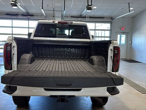 New 2026 GMC Sierra 2500 AT4 w/ AT4 Premium Plus Package AWD/4WD image 17