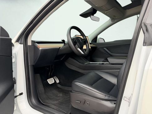 Used 2022 Tesla Model Y Performance image 14