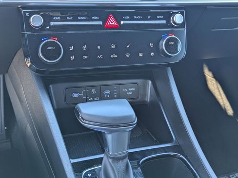 Certified 2025 Hyundai Santa Cruz Limited image 23