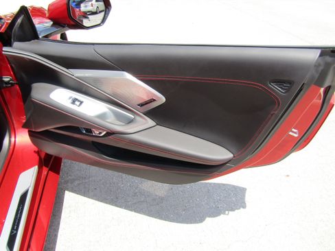Used 2025 Chevrolet Corvette Stingray Premium Cpe w/ Z51 Performance Package RWD image 14