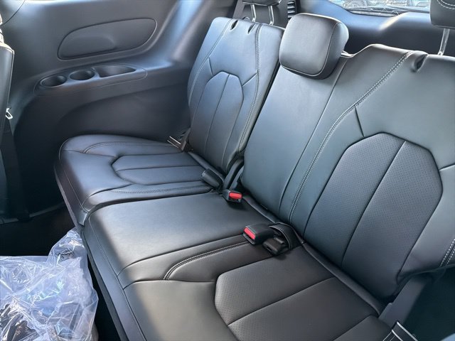New 2026 Chrysler Pacifica Select w/ S Appearance Package FWD image 8