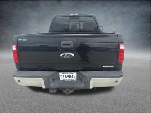 Used 2015 Ford F250 Lariat w/ Lariat Interior Package AWD/4WD image 9